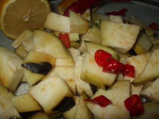 Piept de pui picant cu vinete