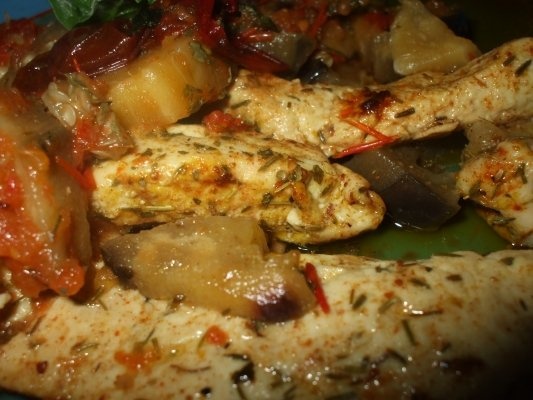 Piept de pui picant cu vinete