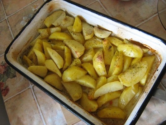 Pui la tigaie cu ardei  si cartofi la cuptor