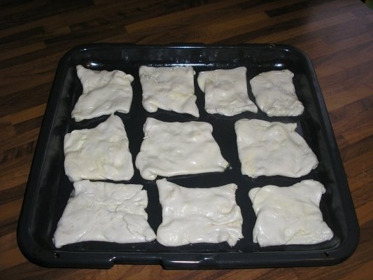 Pateuri cu branza (aluat facut in casa)