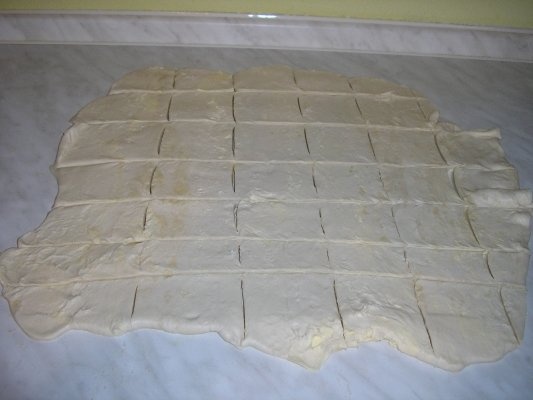 Pateuri cu branza (aluat facut in casa)