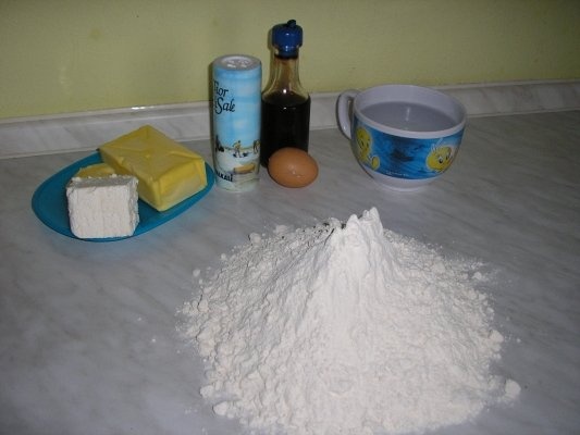 Pateuri cu branza (aluat facut in casa)