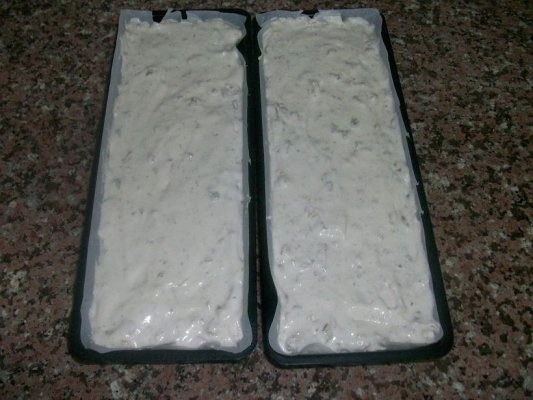 Chec din albusuri cu glazura de caramel