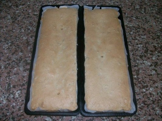 Chec din albusuri cu glazura de caramel