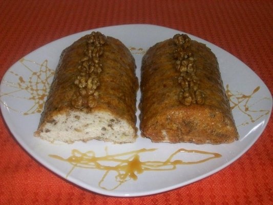 Chec din albusuri cu glazura de caramel