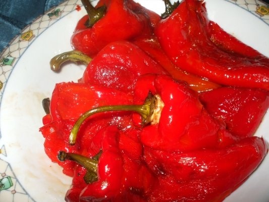 Salata de ardei prajiti