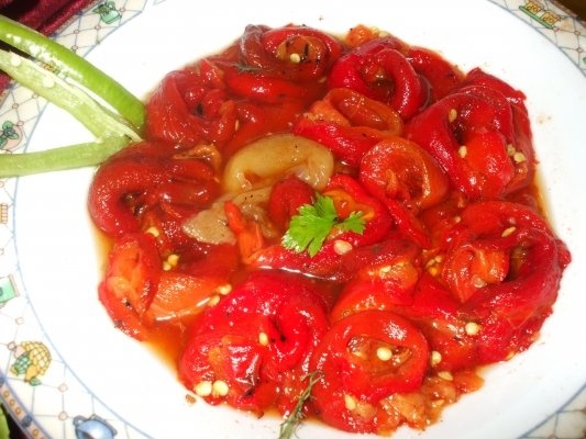 Salata de ardei prajiti