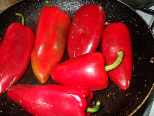 Salata de ardei prajiti