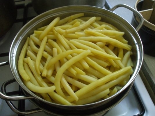 Piept de pui picant cu fasole verde