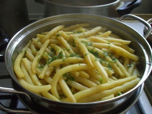 Piept de pui picant cu fasole verde