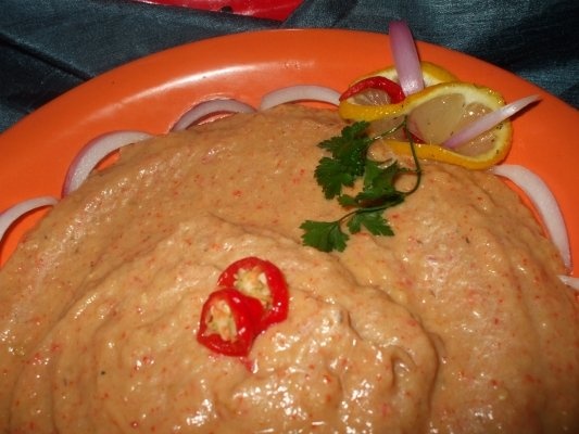 Salata de vinete cu ardei rosu si ceapa rosie