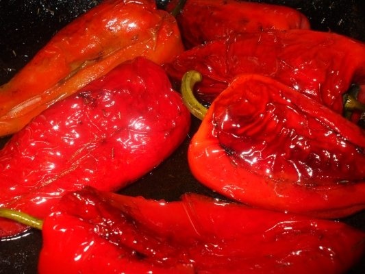 Salata de vinete cu ardei rosu si ceapa rosie