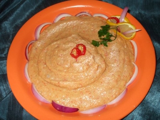 Salata de vinete cu ardei rosu si ceapa rosie