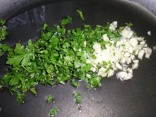 Spaghete cu usturoi, ulei si ardei iute