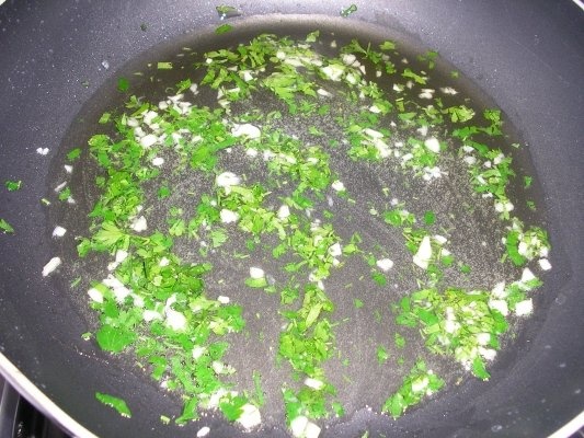 Spaghete cu usturoi, ulei si ardei iute