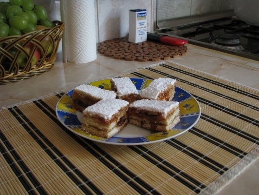 Prajitură cu marmeladă de caise