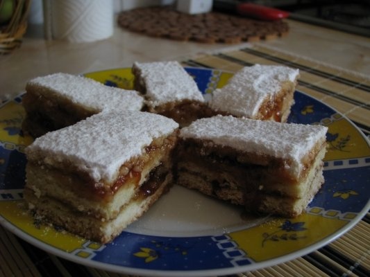 Prajitură cu marmeladă de caise