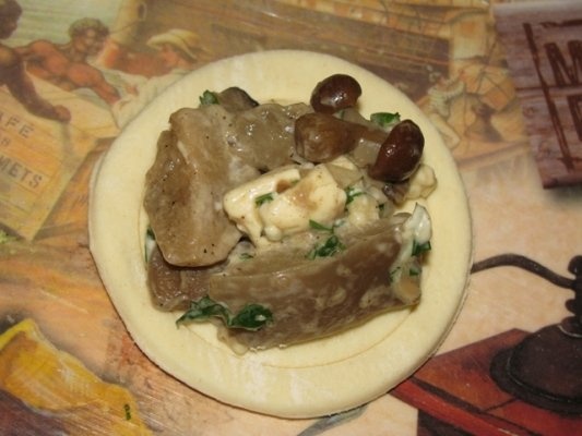 Tarte pufoase cu ciuperci salbatice