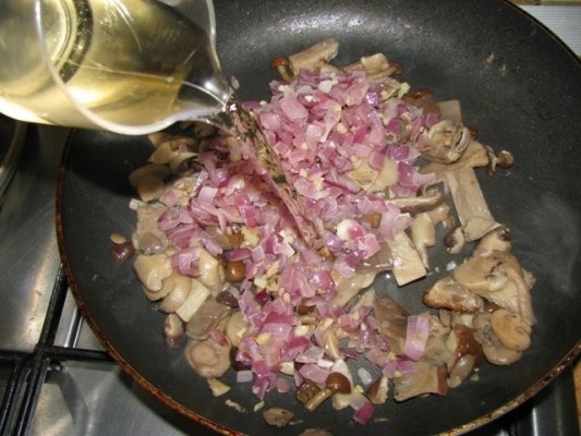 Stroganoff de ciuperci cu tarhon