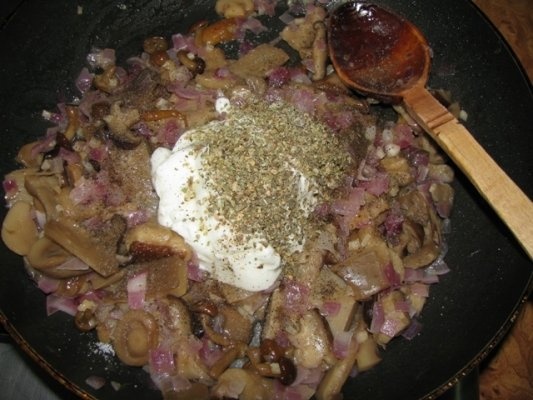 Stroganoff de ciuperci cu tarhon