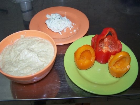 Panere cu salata de vinete si branza.