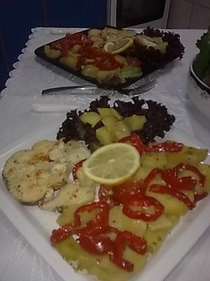 Medalion de rechin cu legume la cuptor