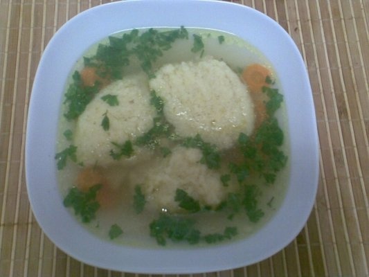 SUPA DE PUI CU GALUSTE DE GRIS