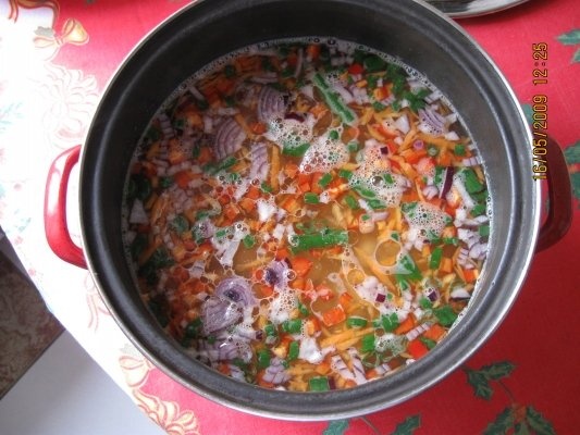 CIORBA DE FASOLE BOABE CU KAIZER