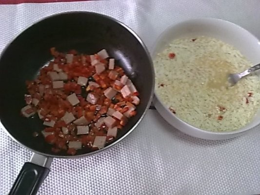 Omleta cu branza de oaie,ardei gras si sunca