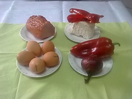 Omleta cu branza de oaie,ardei gras si sunca