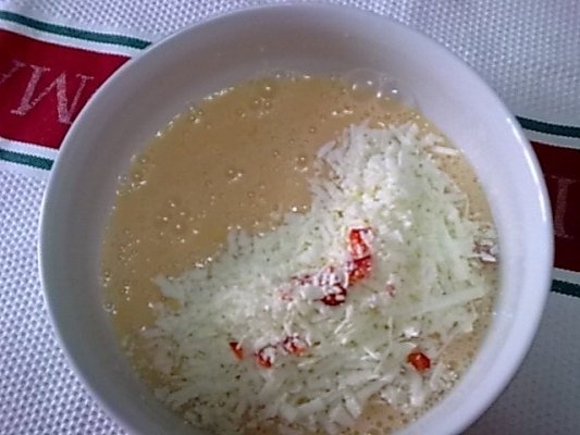 Omleta cu branza de oaie,ardei gras si sunca