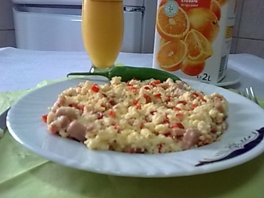 Omleta cu branza de oaie,ardei gras si sunca