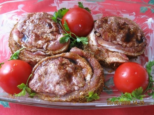 PIEPT DE PORC UMPLUT SI TAPETAT