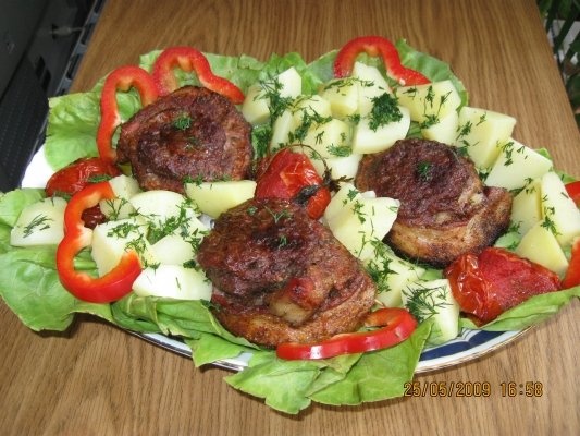 PIEPT DE PORC UMPLUT SI TAPETAT