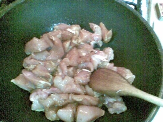 PIEPT DE PUI CU SOYA SI SUC DE RODII