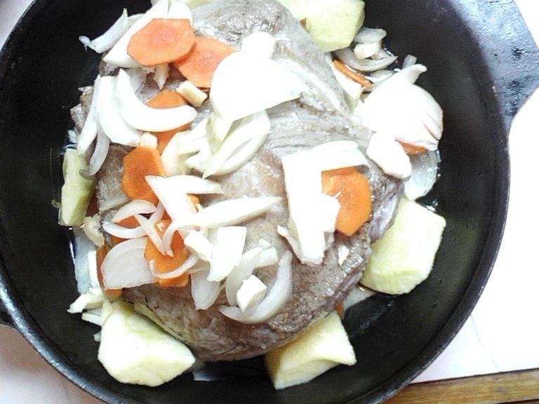 Ceafa de porc la cuptor in vin