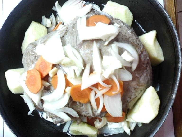 Ceafa de porc la cuptor in vin