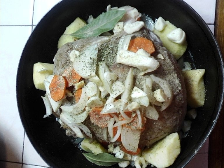 Ceafa de porc la cuptor in vin