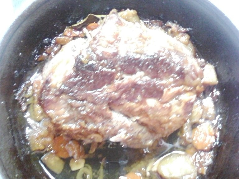 Ceafa de porc la cuptor in vin