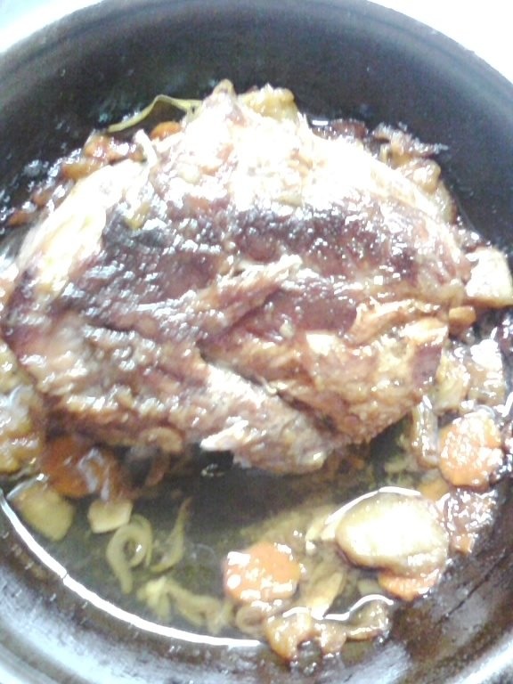 Ceafa de porc la cuptor in vin