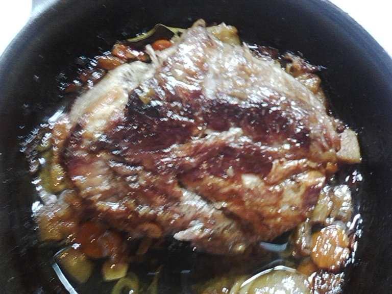 Ceafa de porc la cuptor in vin