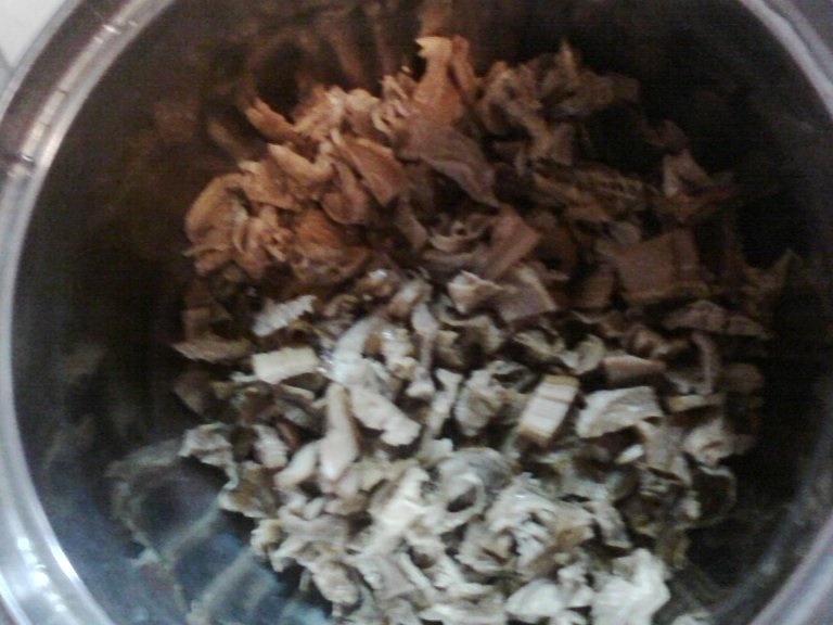 Salata de ciuperci uscate