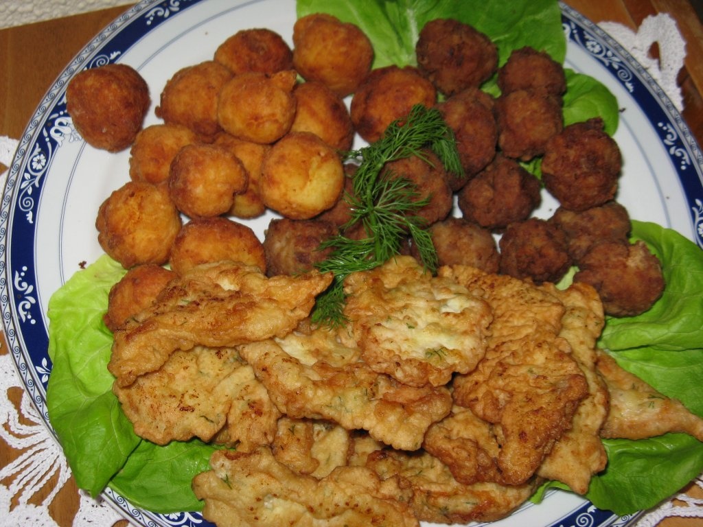 Crochete de cartofi,chiftelute de carne,snitele de pui