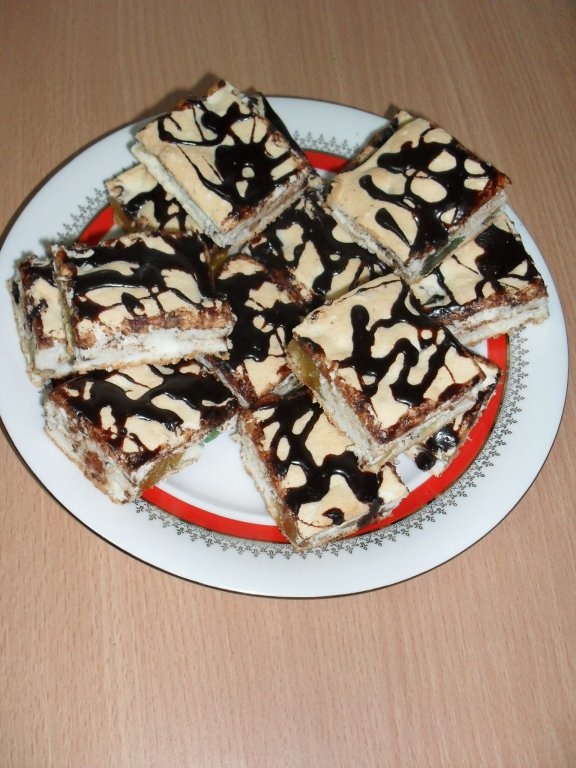 Prajitura cu nuca, rahat, ciocolata