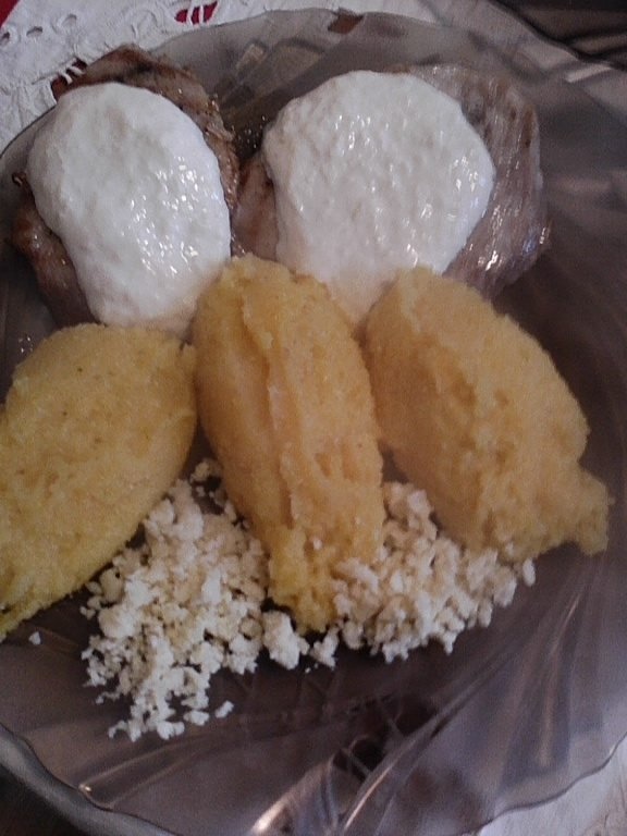 Gratar de porc cu sos de hrean si smantana