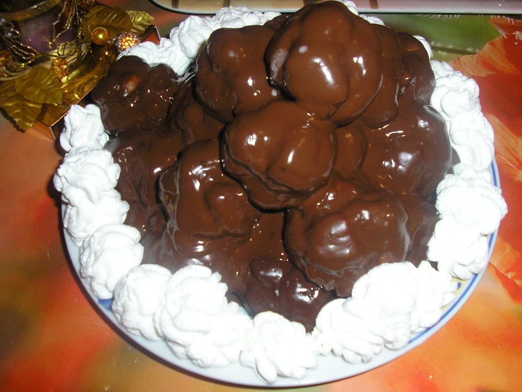 profiterol cu ciocolata