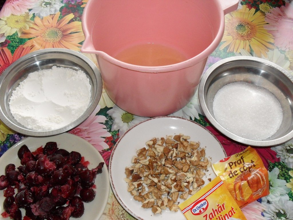 Prajitura cu visine si nuca