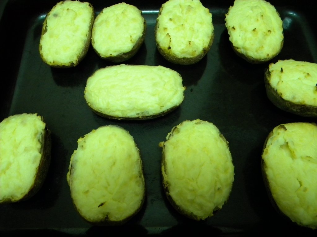Pulpe de pui la grill cu cartofi cpti.