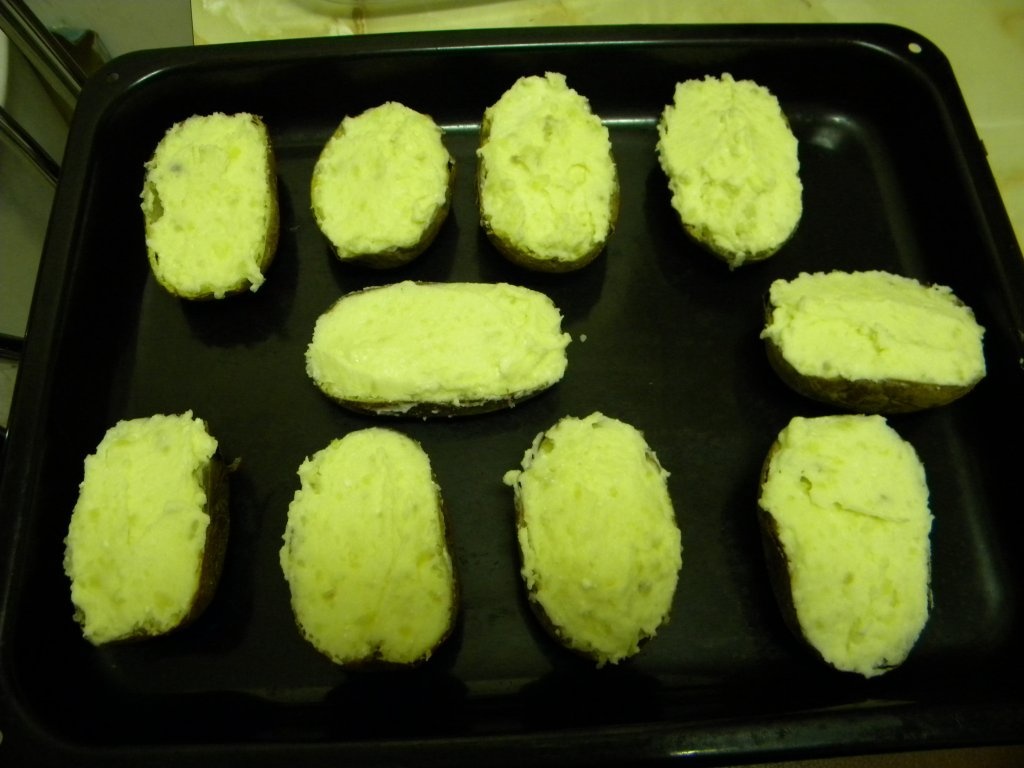 Pulpe de pui la grill cu cartofi cpti.