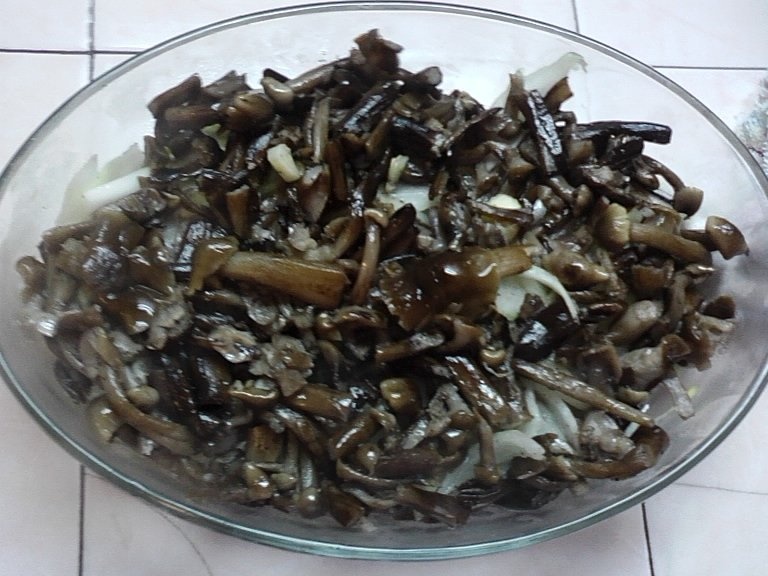 Medalion de rechin cu ciuperci la cuptor